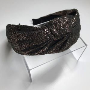 Speckled back and gold headband